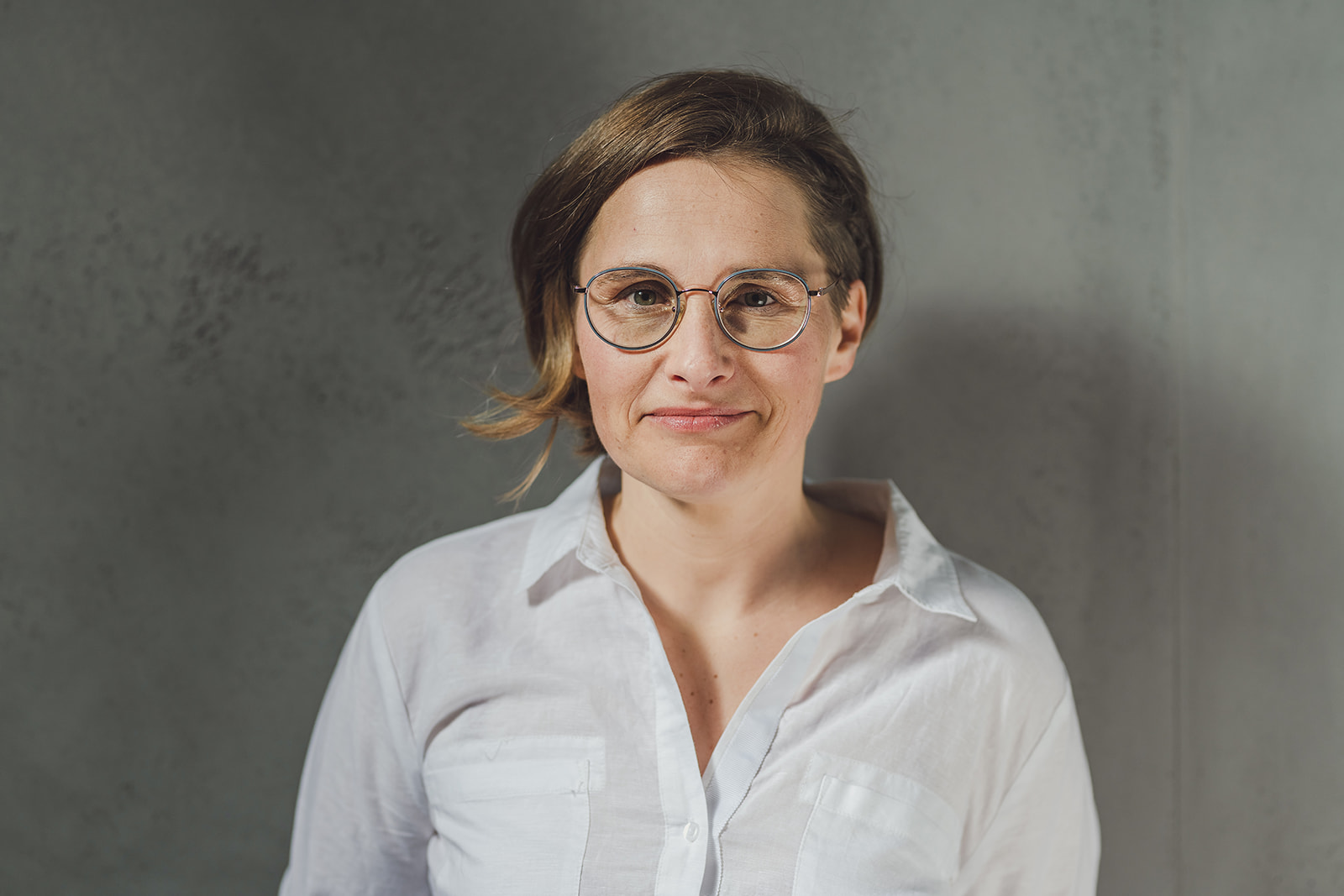 Links Marianne heißt dich herzlich Willkommen und dass du vorbeischaust